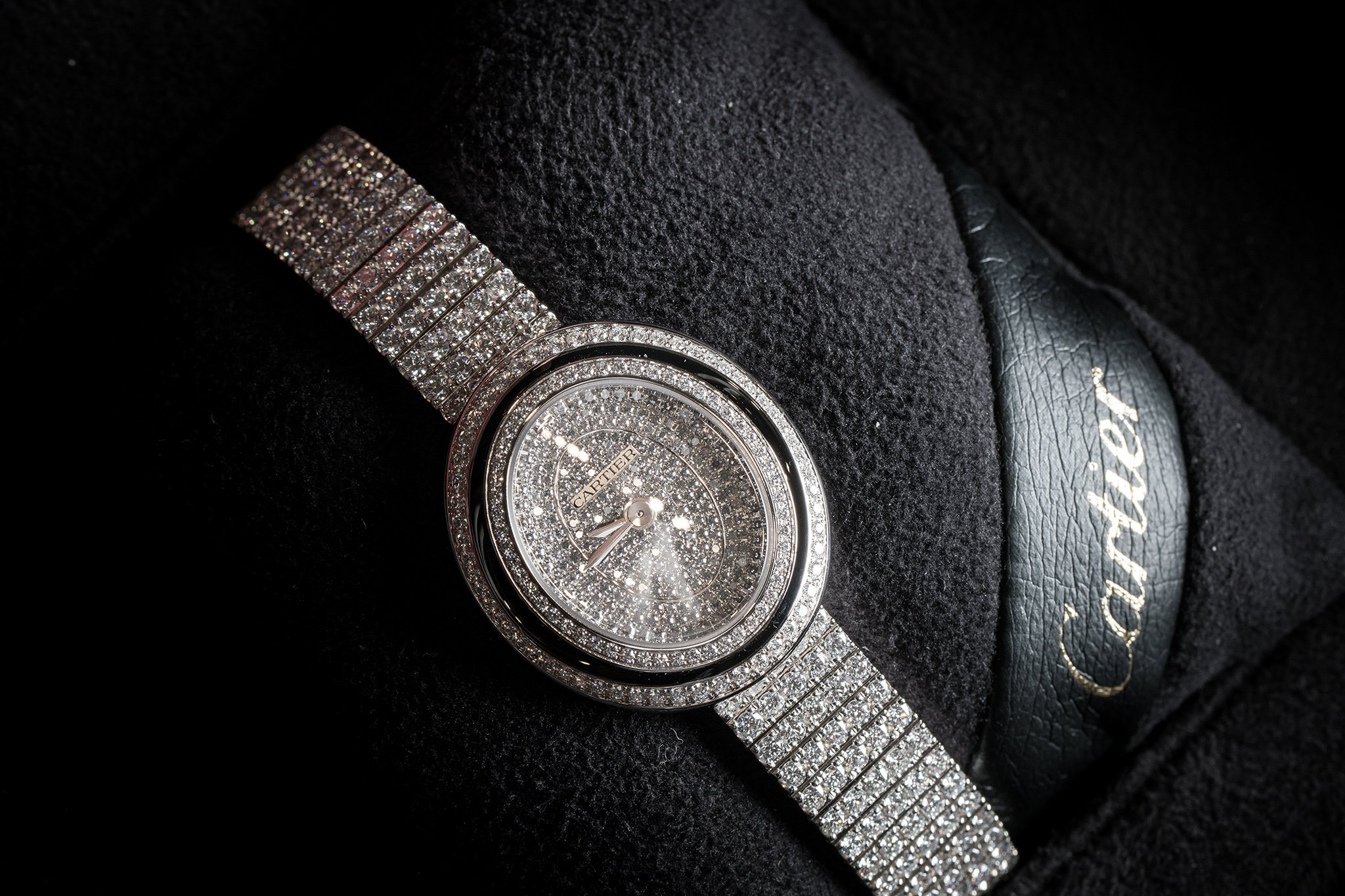 The luxury fake Cartier Hypnose HPI01049 watches are made from 18k white gold.