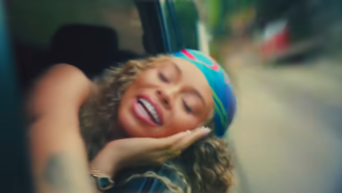 Latto Wears Ultra Rare UK Cheap Swiss Replica Cartier Watches In ‘Somebody’ Video